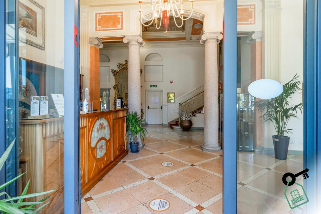 Hotel Rooms Lago Maggiore Вербания Экстерьер фото