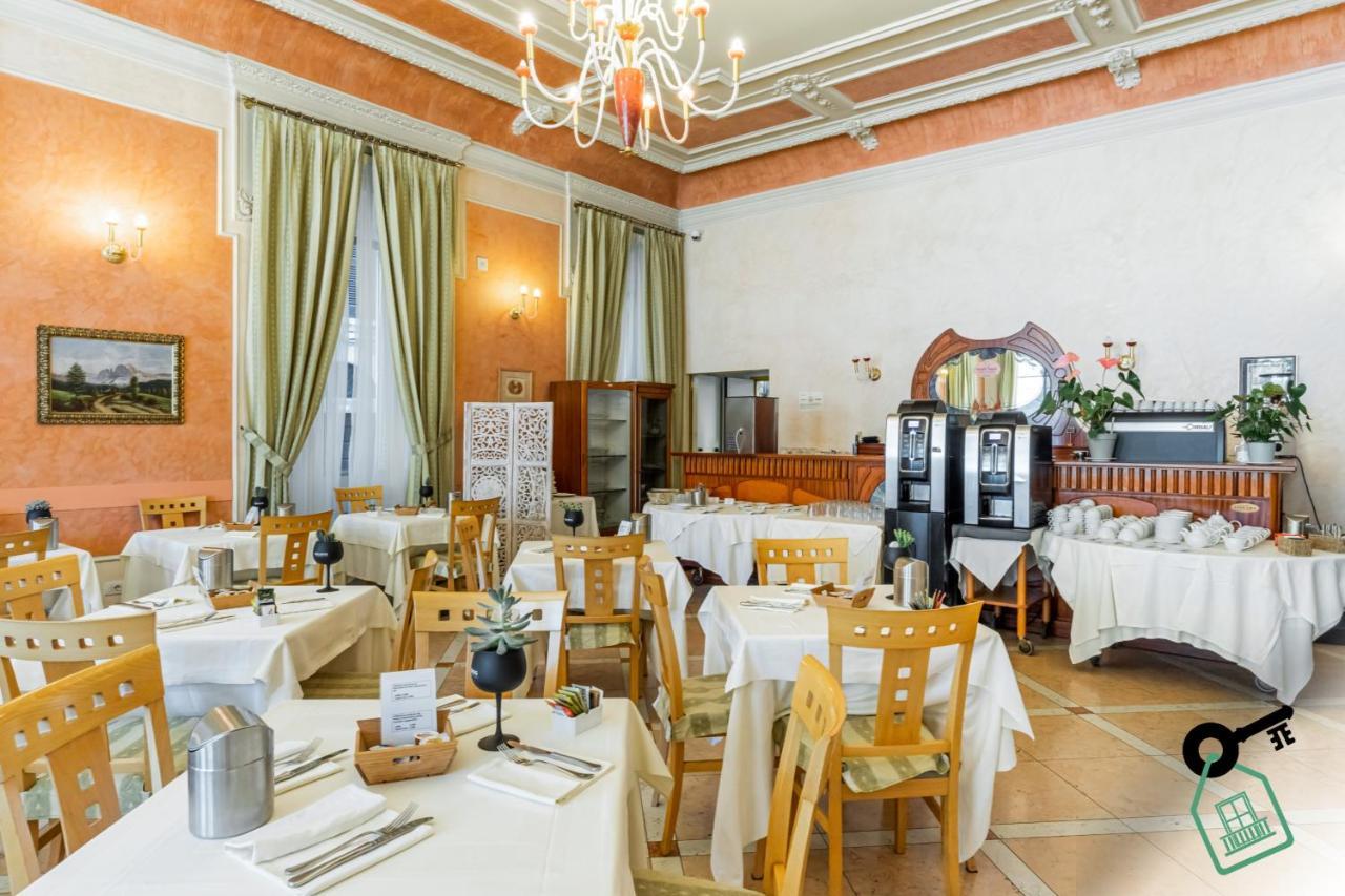 Hotel Rooms Lago Maggiore Вербания Экстерьер фото