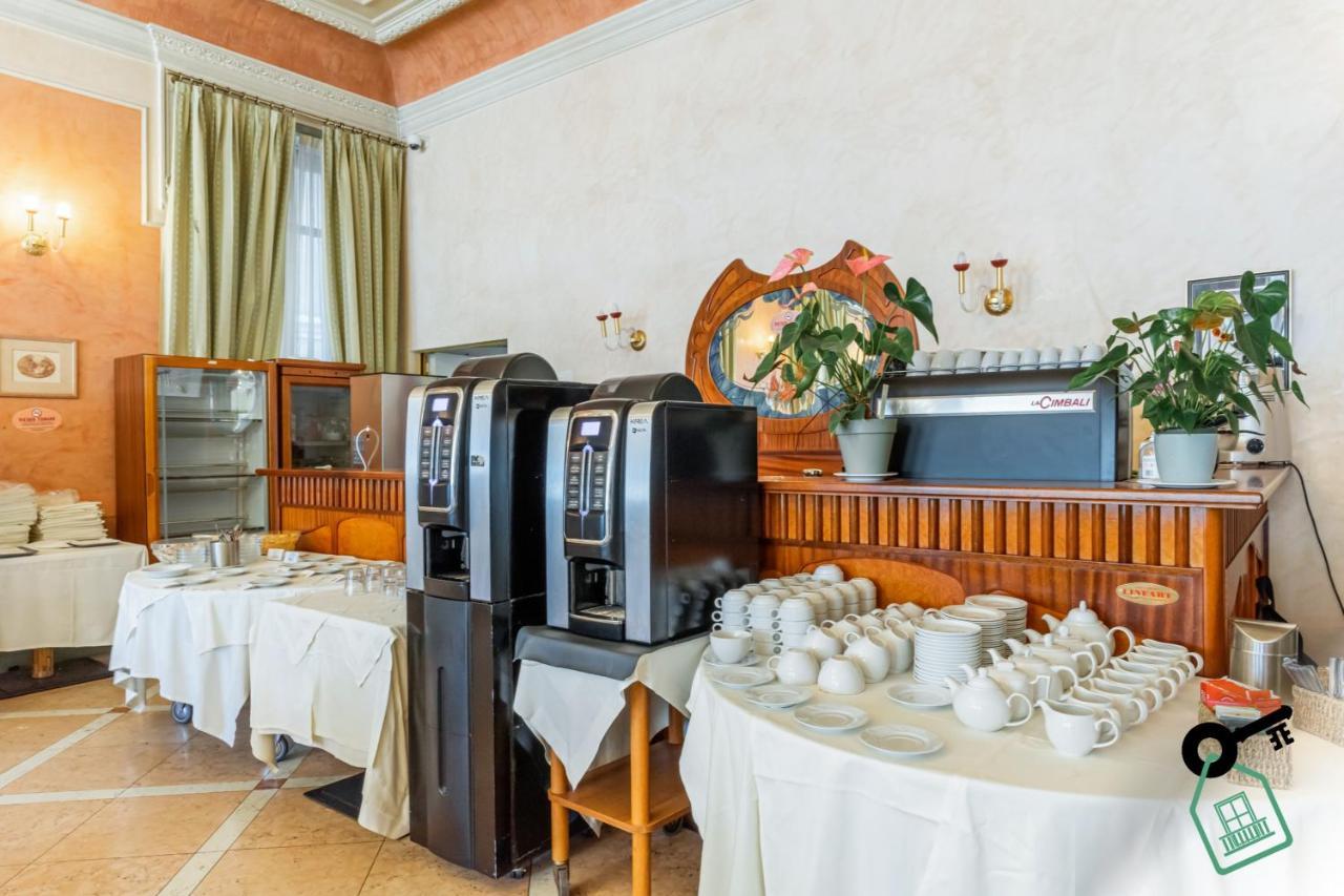 Hotel Rooms Lago Maggiore Вербания Экстерьер фото