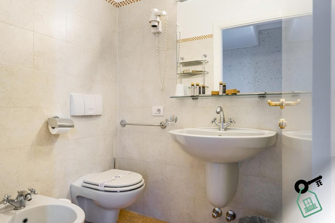 Hotel Rooms Lago Maggiore Вербания Экстерьер фото