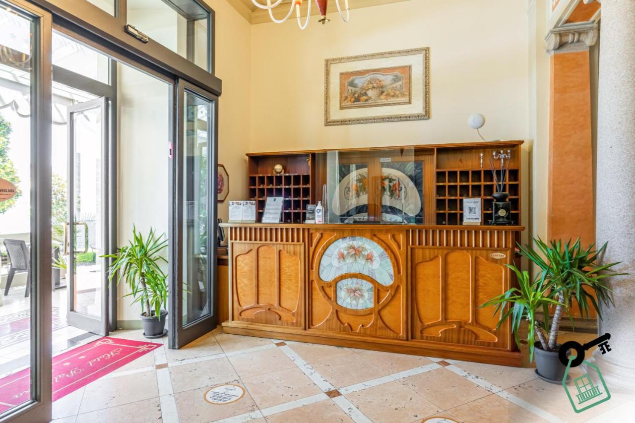 Hotel Rooms Lago Maggiore Вербания Экстерьер фото